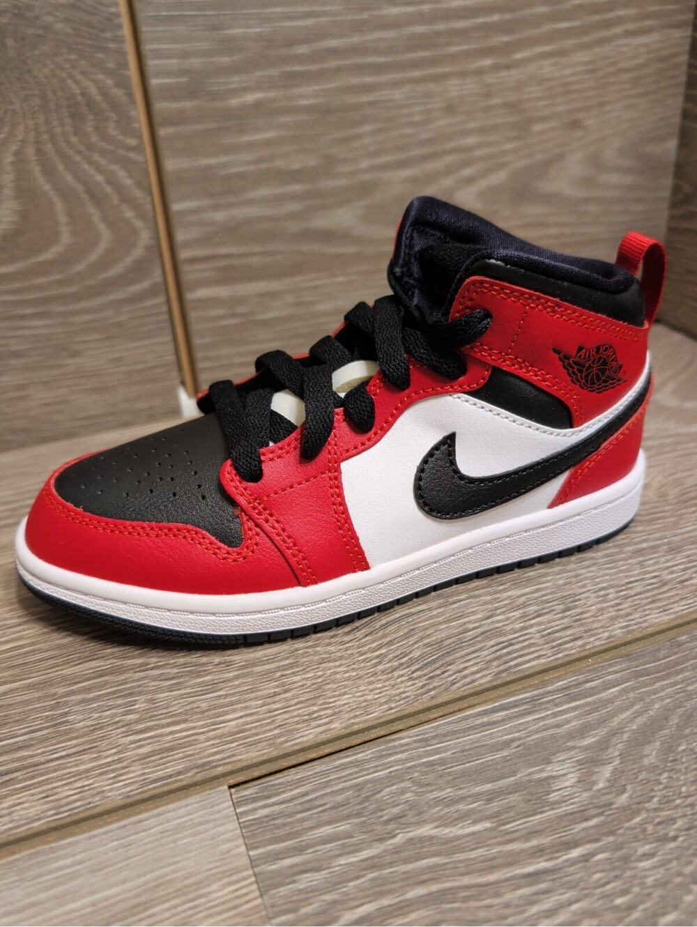 Jordan 1 Mid PS "Chicago Black Toe" Size 13C - 640734-069 - New In Box